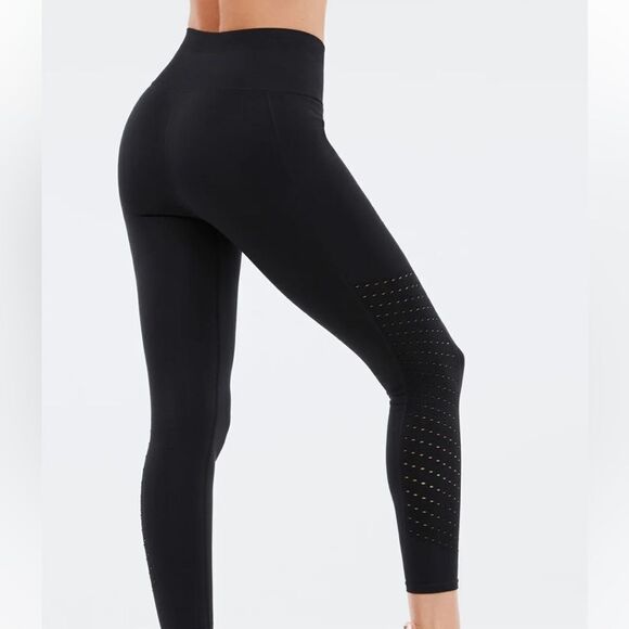 Fabletics Sync Seamless High-Waisted Perforated 7/8 Legging Black M NWT in packg - Picture 2 of 6